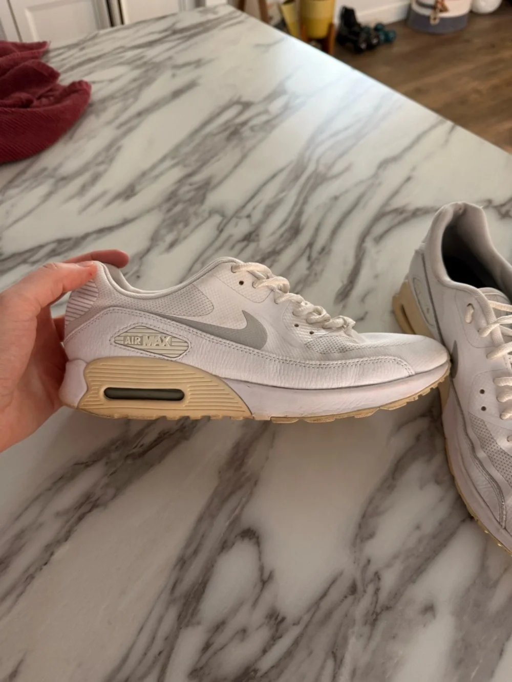 White Nike Air Max - Picture 2 of 6